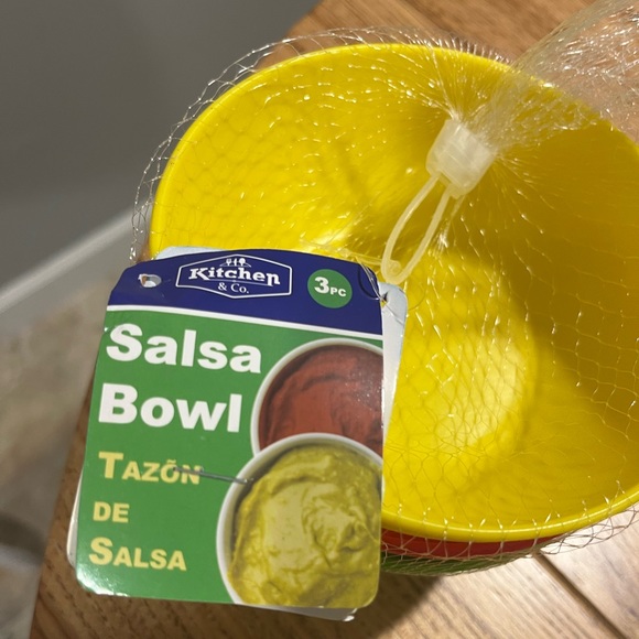 Plastic Salsa Bowls - 3 pack the length of each bowl is 5 in. by 3 in. in height - Picture 5 of 7